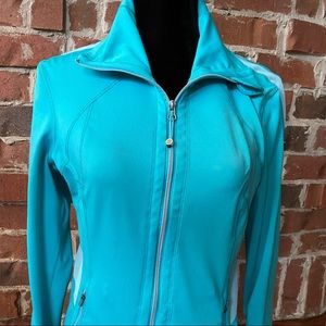 Light weight zippered jacket